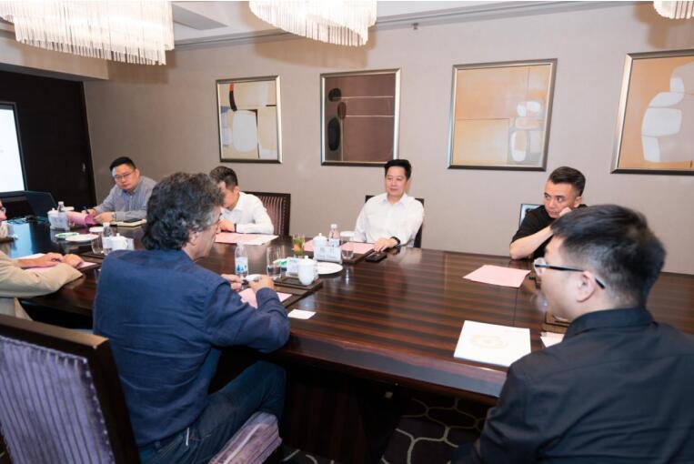 集团党委副书记、副董事长、总经理杨川会见维尼奥拉艺术研究中心创始人皮耶罗·洛卡瑟卡教授一行