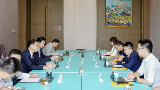 省尊龙凯时集团党委书记、董事长任丁与腾讯“王者荣耀”CTO邓君、腾讯大成网总裁郑亮座谈交流