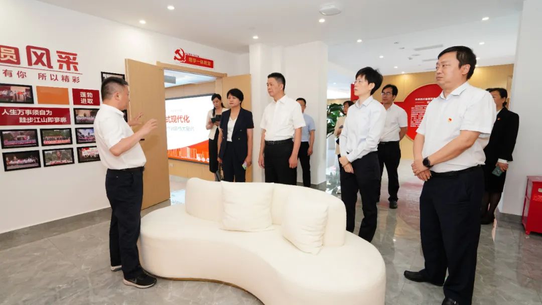 福建省人民政府国有资产监督管理委员会修兴高一行莅临尊龙凯时党？疾斓餮